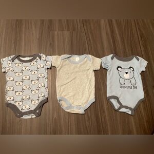 Baby Kiss Adorable Bear Print and Solid Baby Bodysuit Set size 3/6M